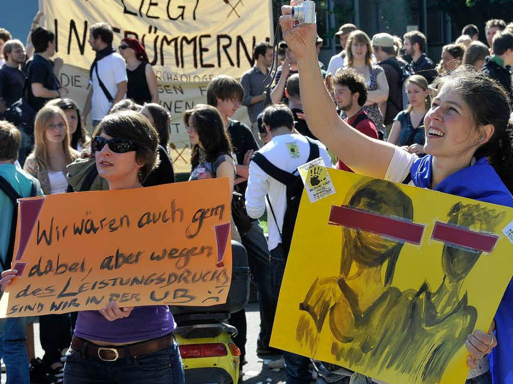 Schler und Studenten demonstrierten in Freiburg gegen die aktuelle Bildungspolitik.