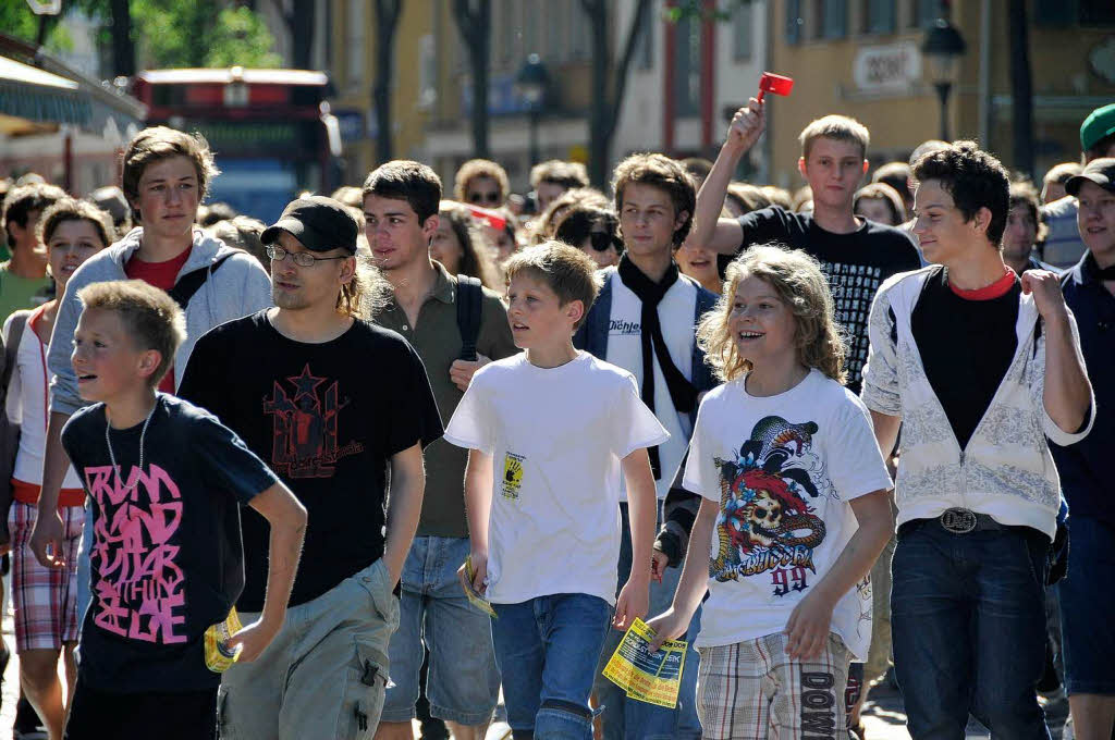 Schler und Studenten demonstrierten in Freiburg gegen die aktuelle Bildungspolitik.