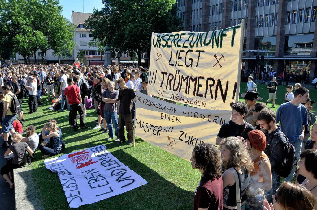 Schler und Studenten demonstrierten in Freiburg gegen die aktuelle Bildungspolitik.