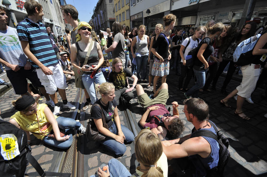 Schler und Studenten demonstrierten in Freiburg gegen die aktuelle Bildungspolitik.