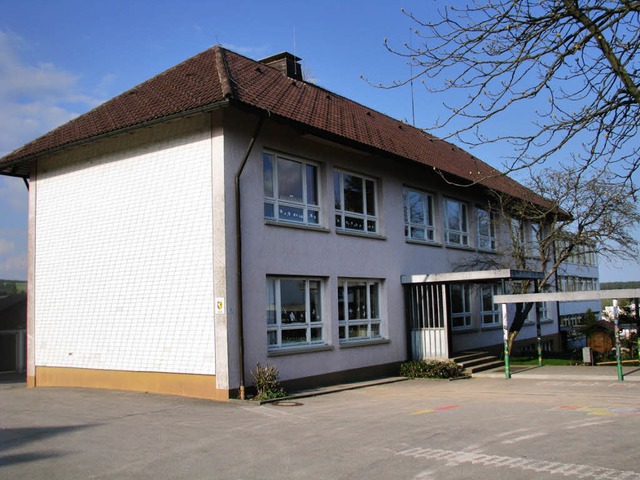 Neue Fenster, neue Fassade &#8211; die...n Schuljahr in neuem Glanz erstrahlen.  | Foto: rolf Albiez