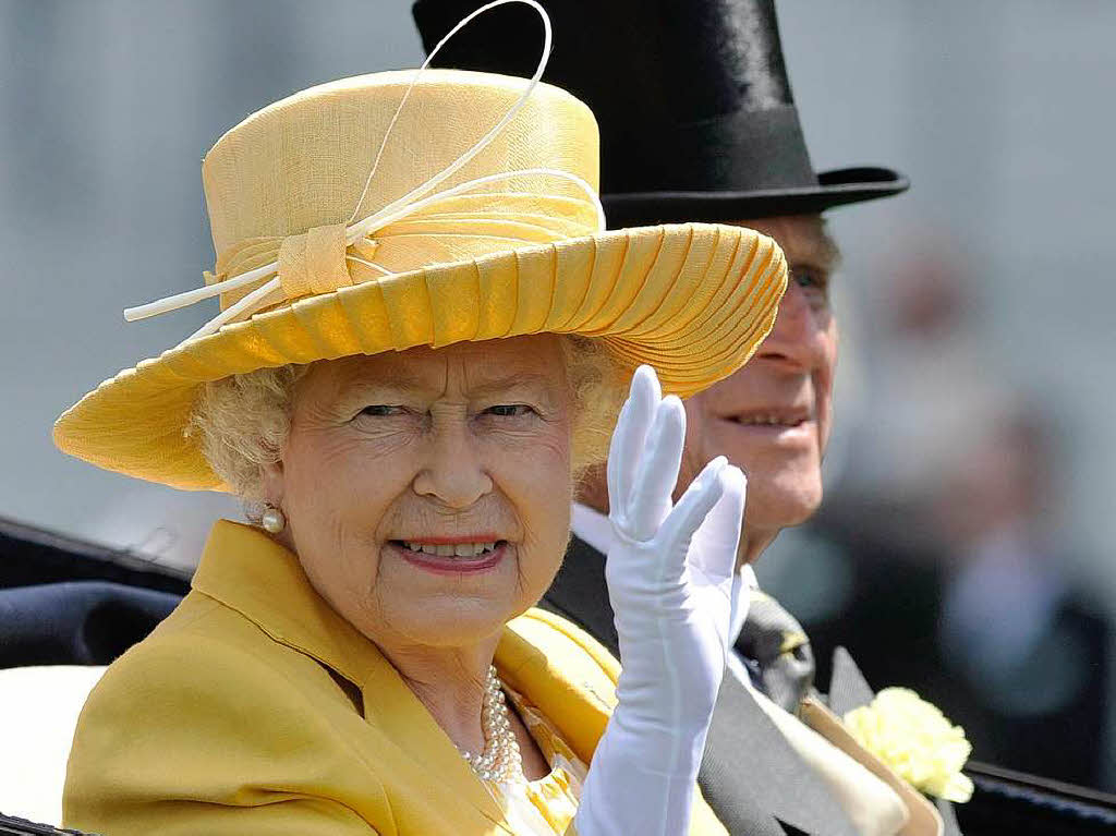 Die Queen kam in sommerlichem Gelb. Die Queen kam in sommerlichem Gelb.