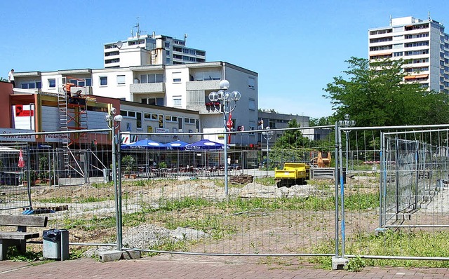 Wenig attraktiv: Der Berliner Platz pr...mstze der Marktbeschicker schmlert.   | Foto: Julia Huber