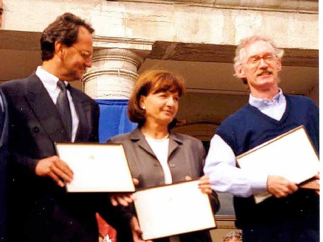 Seit 1999 Ehrenbrger von Lons (v.l.): Wolfgang Bruder, Rosel Kesel und Gerd Br  | Foto: stadt