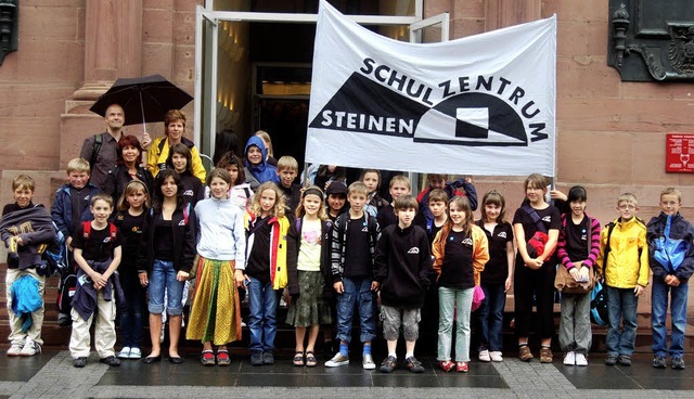 Die stolzen Schlerinnen und Schler der vierten Klasse.   | Foto: Privat