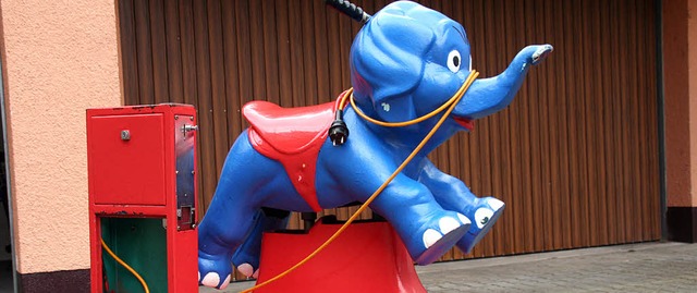 Der blaue Elefant funktioniert nicht m... auftaucht, kann er wieder laufen.      | Foto: Marlies Jung-Knoblich