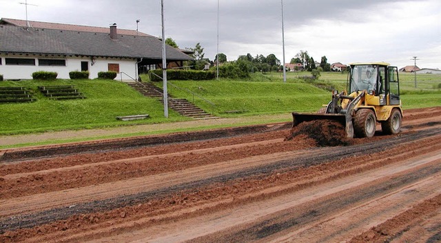 Einer Grobaustelle gleicht derzeit de...ndbelag komplett   ausgetauscht wird.   | Foto:  WOLFGANG ADAM