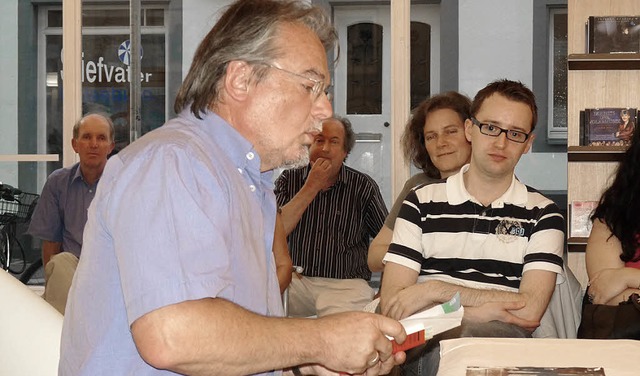 Der Inzlinger Franzose Renaud Houy liest aus seinem liebsten Buch.  | Foto: Claudia Gabler