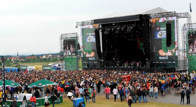 60 Bands, 50.000 Fans und jede Menge R...ival in Neuhausen ob Eck hat begonnen.  | Foto: dpa