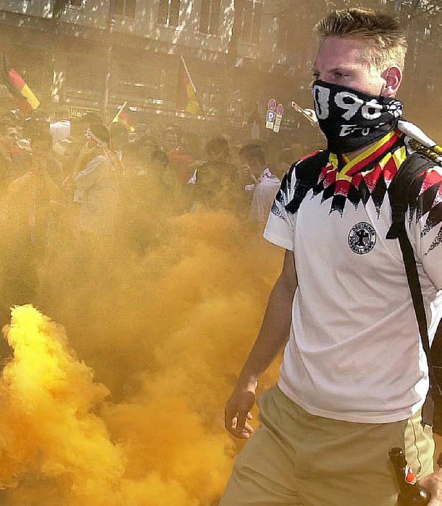 Die  wachsende Gewaltbereitschaft soge... Fuballfans macht der Polizei Sorgen.  | Foto: ddp