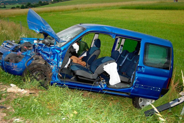 Die Fahrerin des Citroen wurde schwer verletzt.   | Foto: Ganz