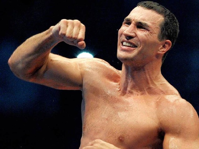 Wladimir Klitschko geniet den Sieg.  | Foto: dpa