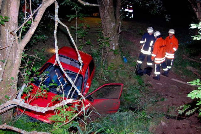 Nach einem Unfall in St. Peter schwebt der Beifahrer in Lebensgefahr.   | Foto: Martin Ganz