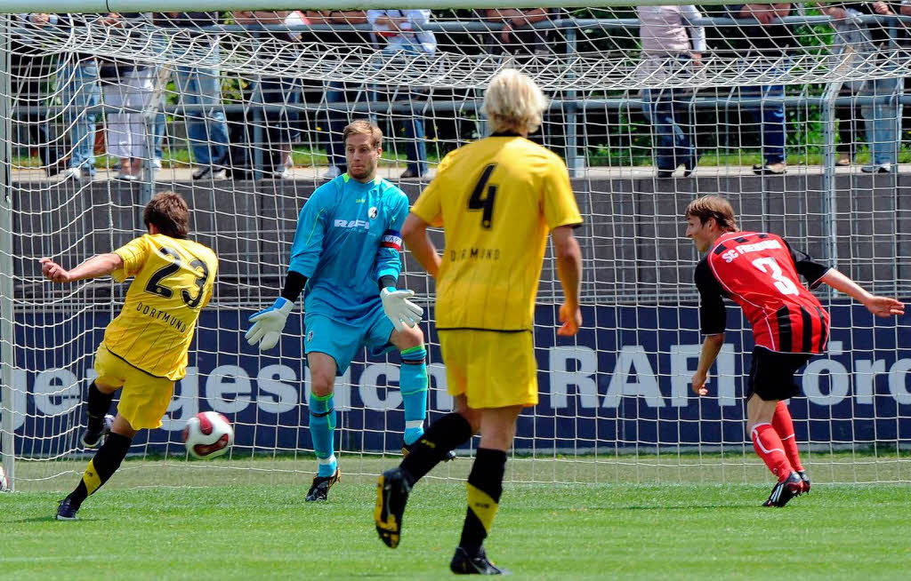 Halbfinal-Aus für die SC-Junioren: Die jungen Kicker verlieren zu Hause gegen Dortmund. Halbfinal-Aus für die SC-Junioren: Die jungen Kicker verlieren zu Hause gegen Dortmund.