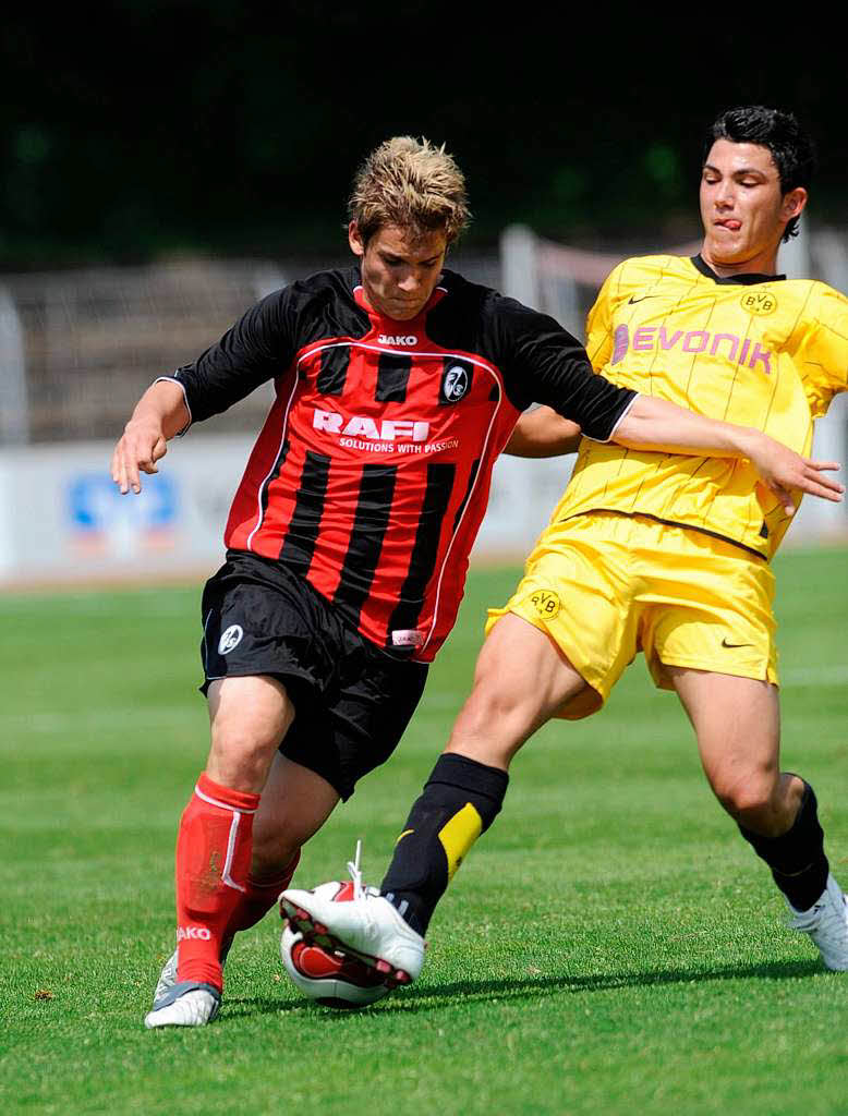 Halbfinal-Aus für die SC-Junioren: Die jungen Kicker verlieren zu Hause gegen Dortmund. Halbfinal-Aus für die SC-Junioren: Die jungen Kicker verlieren zu Hause gegen Dortmund.