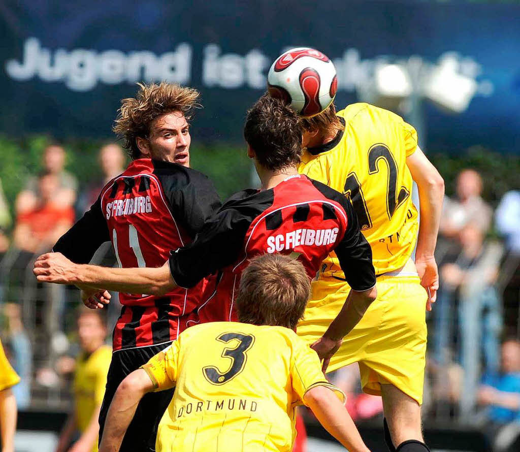 Halbfinal-Aus für die SC-Junioren: Die jungen Kicker verlieren zu Hause gegen Dortmund. Halbfinal-Aus für die SC-Junioren: Die jungen Kicker verlieren zu Hause gegen Dortmund.