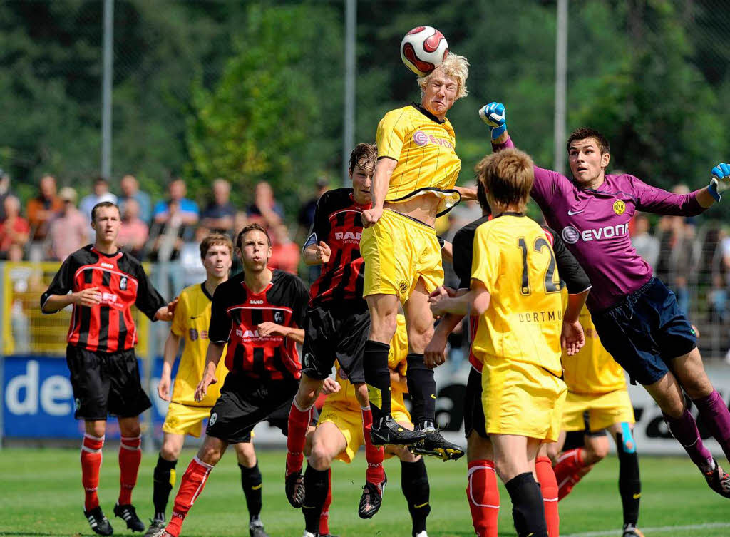 Halbfinal-Aus für die SC-Junioren: Die jungen Kicker verlieren zu Hause gegen Dortmund. Halbfinal-Aus für die SC-Junioren: Die jungen Kicker verlieren zu Hause gegen Dortmund.