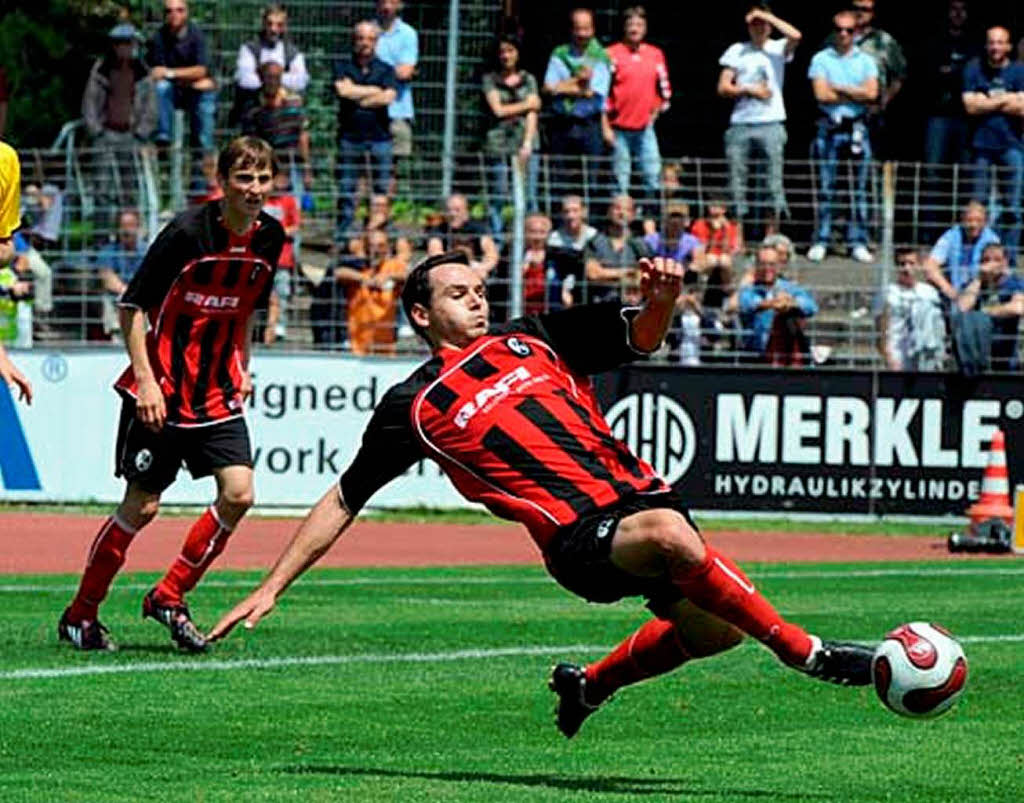 Halbfinal-Aus für die SC-Junioren: Die jungen Kicker verlieren zu Hause gegen Dortmund. Halbfinal-Aus für die SC-Junioren: Die jungen Kicker verlieren zu Hause gegen Dortmund.