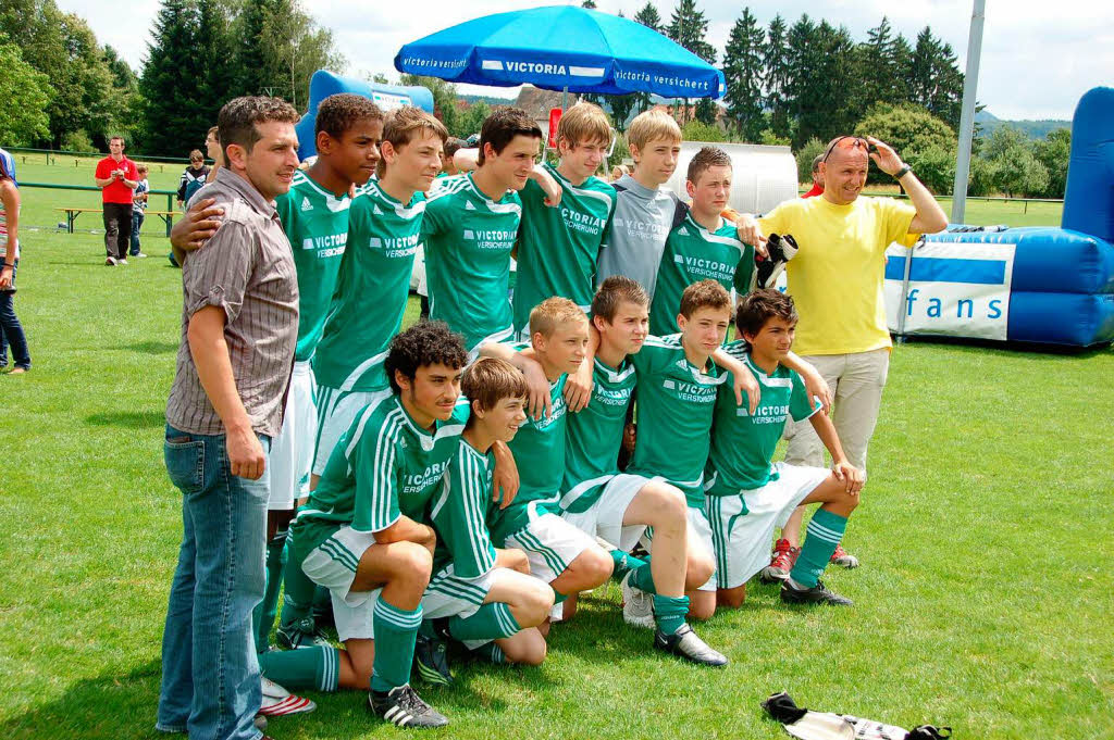 Der SV Nollingen in blau-wei: Der Victoria&Schalke 04 Fuball Funpark gastierte am Wochenende in Nollingen.