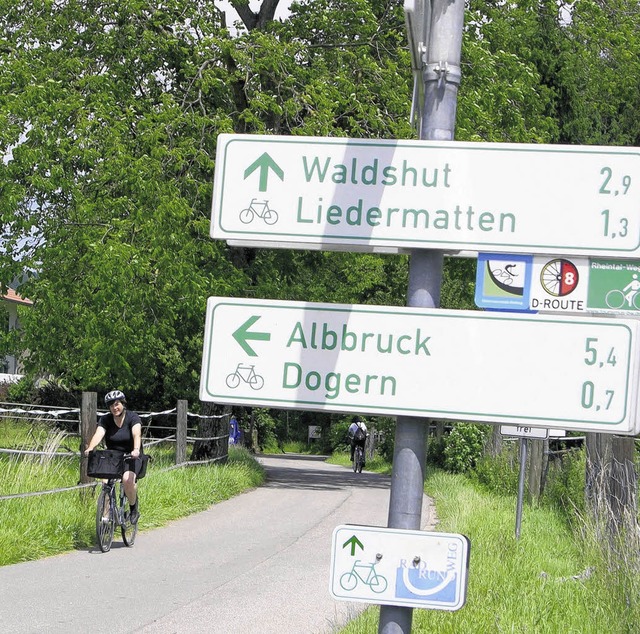 Neue Schilder weisen Radfahrern entlan...e  teilweise den richtigen Weg.         | Foto: Huber