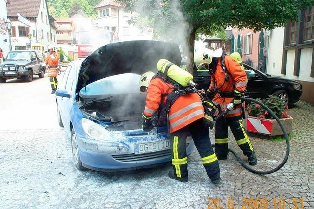 Autobrand auf dem Brenplatz