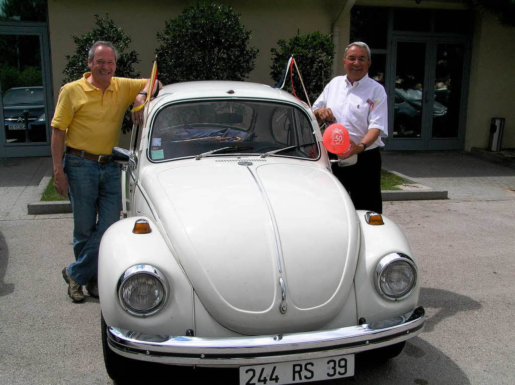 Der am Wochenende zum Ehrenbrger von Lons ernannte Klaus Hansert (links) mit dem Lonser Freund Gilbert Dubois. 