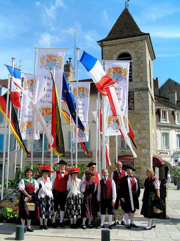 Die Volkstanzabteilung der Offenburger Biedermeiergruppe in Lons