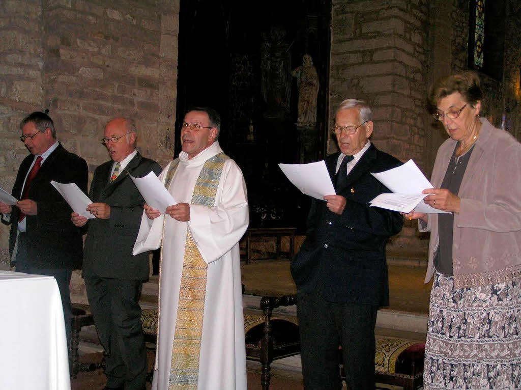 Gottfried Wiedemer (Zweiter von links) hat fr den deutsch-franzsischen Gottesdienst liturgische Texte bersetzt. 