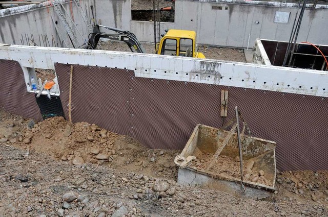 Dieser mit Beton gefllte Container traf den Bauarbeiter.  | Foto: Ingo Schneider