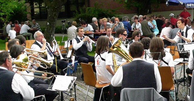 Der Musikverein Mrkt beim Sommerfest  Maulburg.   | Foto: Georg Diehl