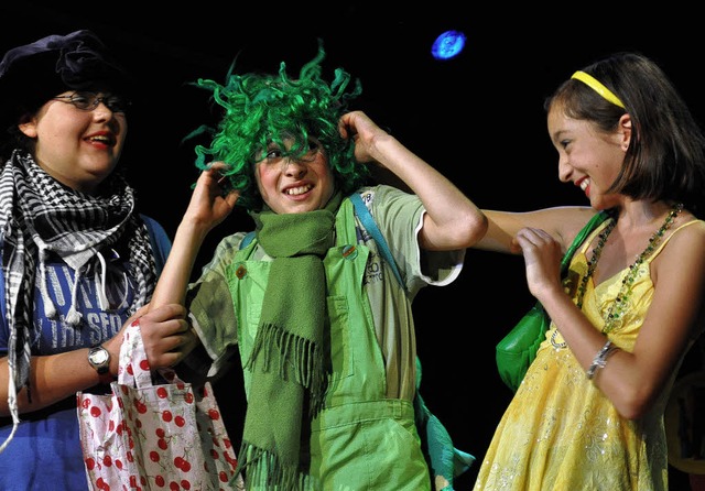 Tolle Kostme rundeten die Bhnenshow des Jungen Theaters Nellie Nashorn ab  | Foto: Barbara Ruda