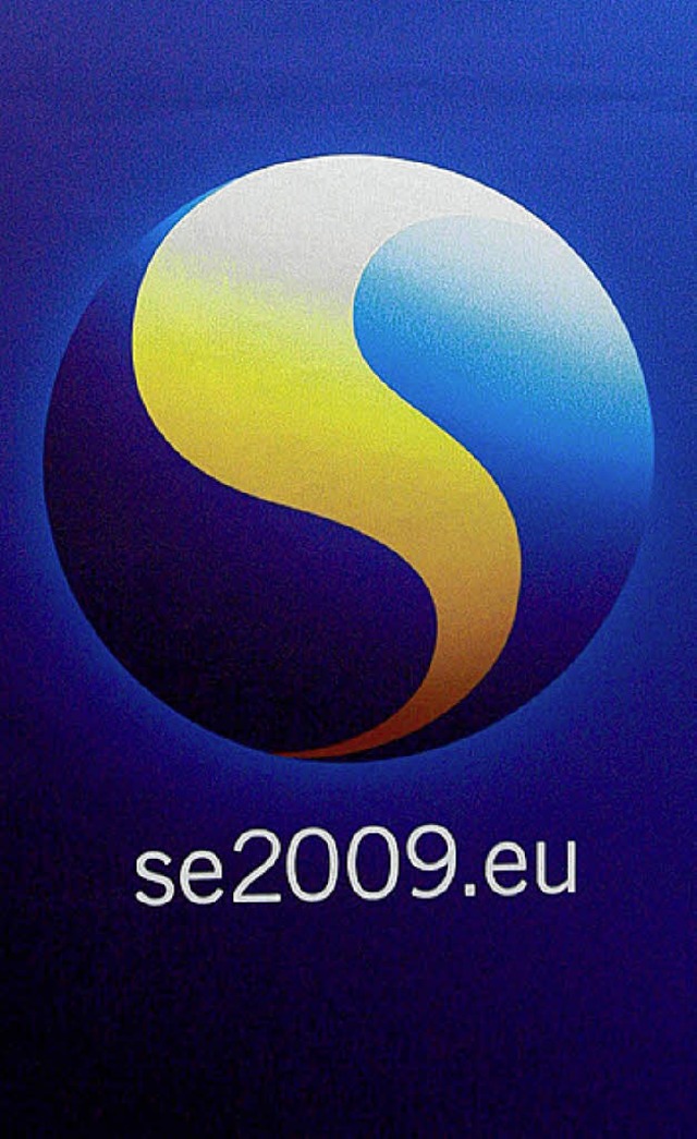 Ein S, eine Weltkugel, etwas EU-Blau: ...edens Logo zur EU-Ratsprsidentschaft   | Foto: dpa