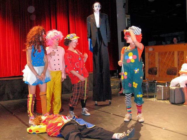 <Bildtext>Dr. Sinn und seine undisziplinierten Clowns</Bildtext>  | Foto: Dorothee Mller-Barbian