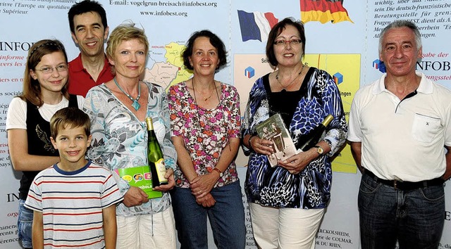 Anette Fuhr (Dritte von rechts) berre...lik (Vierte von rechts),  die Preise.   | Foto: benedict glockner