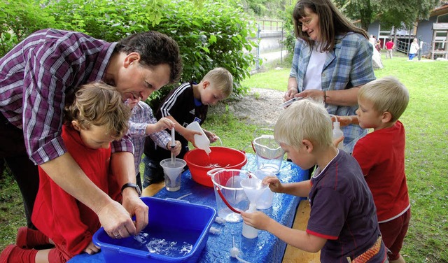 Wasser  Marsch:    Der  Buchenbrandkin...mit einem   feucht-frhlichen  Fest.    | Foto: Stadt Schnau/Maier