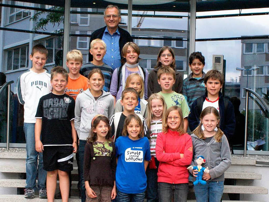 Die Klasse 4b der Grundschule Merdingen mit ihrem Lehrer Herr Becker