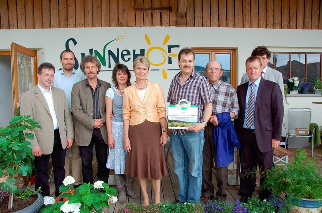 Freuten sich ber die Auszeichnung: Kl...andwirtschaft im Landratsamt  Lrrach.  | Foto: Silke Kohlmann