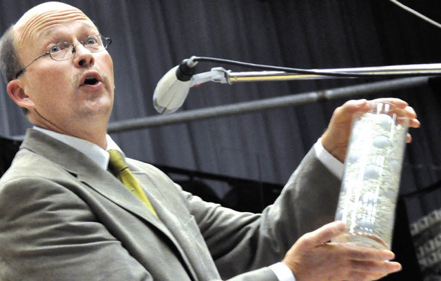 Der  gefllte Zylinder  symbolisiert  ...Dietmar Frhauf ein erflltes  Leben.   | Foto: Barbara Ruda