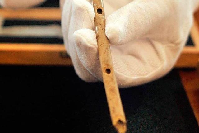 Tübinger Forscher entdecken die älteste Flöte der Welt