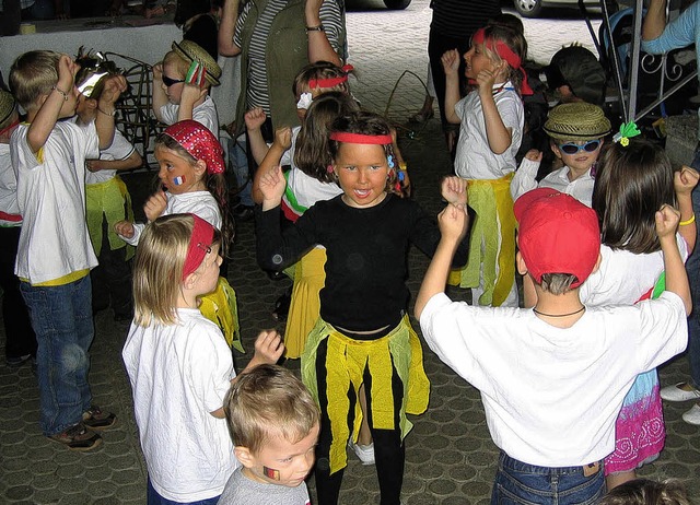 <Bildtext>Sommerfest des Kindergartens...22;Flug um die Welt&#8220;.</Bildtext>  | Foto: Reiner Merz