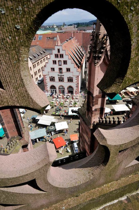 Freiburger Idylle: der Markt auf dem M.... Auf der Nordseite gibt es nun Ärger.  | Foto: Ingo Schneider