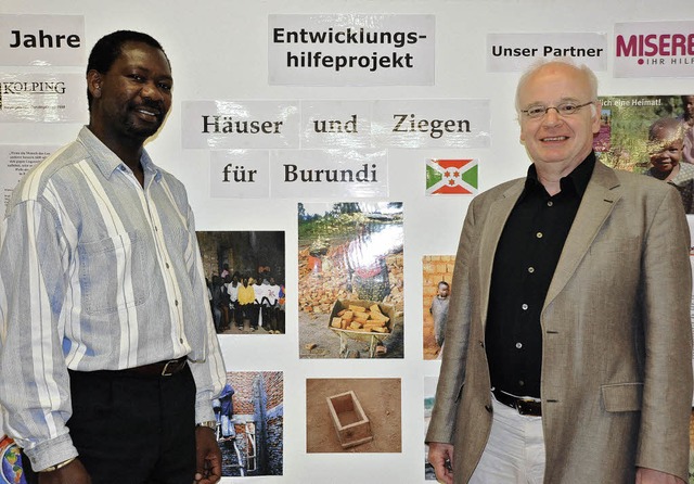 <Bildtext>Philip Bona (links)  und Wol...hluss des Afrika-Projekts. </Bildtext>  | Foto: MZD
