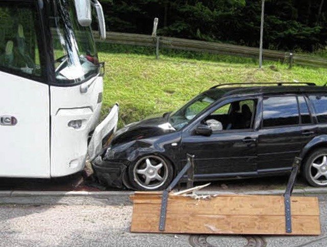 Eine Verletzte und gehrig Sachschaden: Bilanz dieses Unfalls in Hornberg  | Foto: polizei