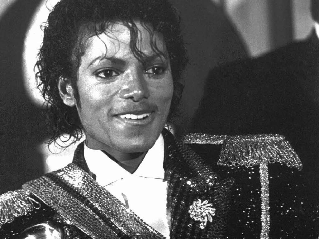 1984: Jackson bekommt einen Grammy fr seine Rekord-Platte "Thriller"