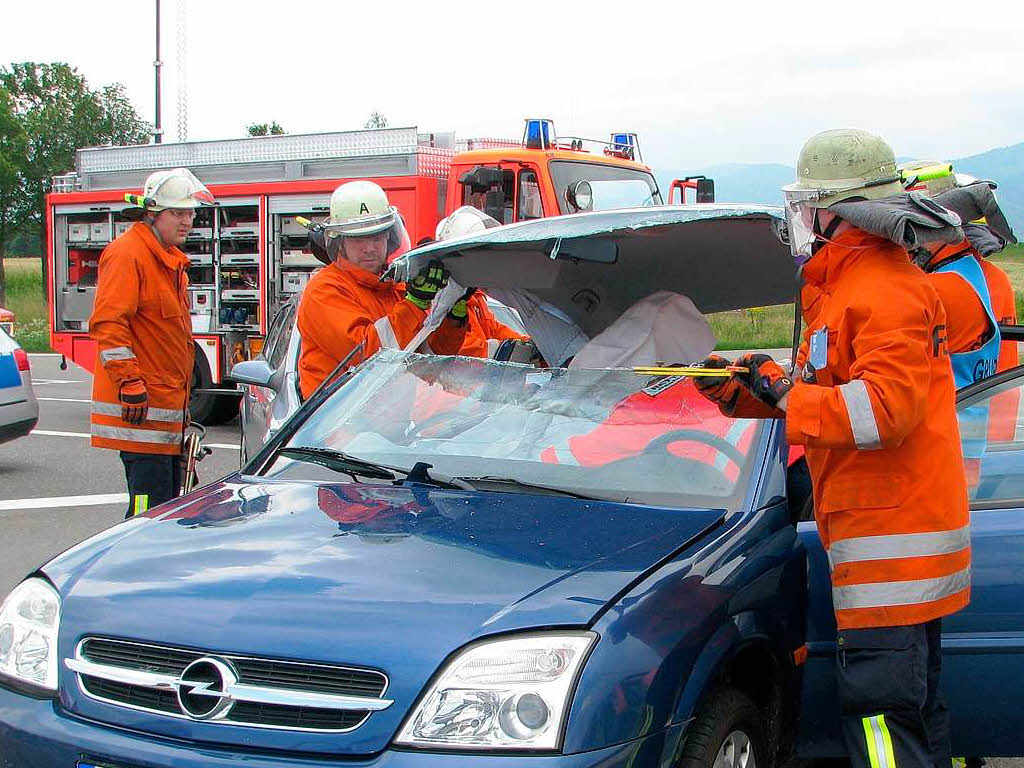 Zwei Schwerverletzte Bei Unfall Auf Der B 3 - Bad Krozingen - Badische ...