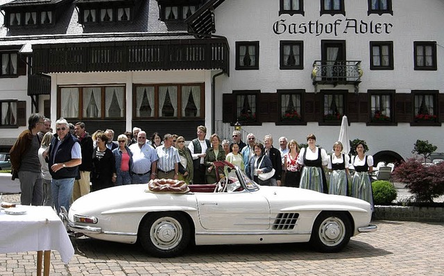 Die Teilnehmer in Oberprechtals Ortsmi...ihrer schnsten fahrenden Unterstze.   | Foto: Roland Gutjahr