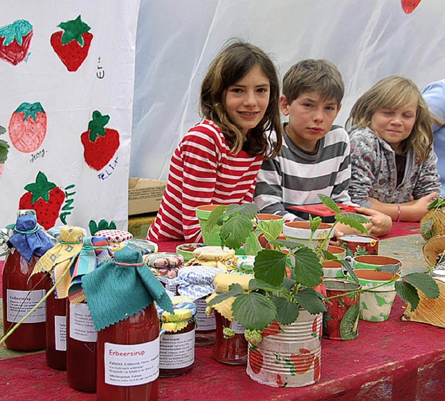 Um  die Erdbeere   drehte  sich  die  ...Fnftklsslern  der Silberbergschule.   | Foto: Jger