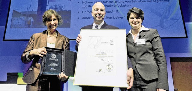 Umweltministerin Tanja Gnner (rechts)... Umwelttechnikwettbewerb des Landes.    | Foto: Stollberg