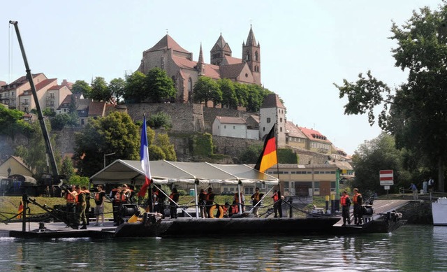 Vor den Feiern in Mllheim gab es gest...kenschlag ber den Rhein bei Breisach.  | Foto: glockner