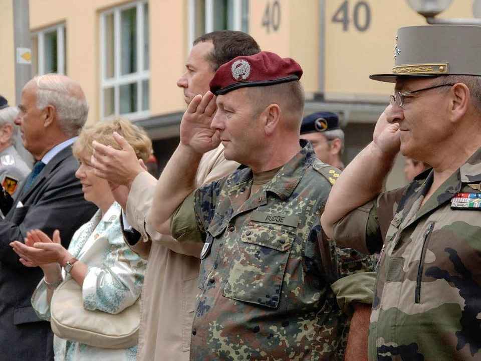 Im VIP-Bereich dabei: Die Inspekteure ...alleutnant Budde und G�n�ral Irastorza  | Foto: MPS